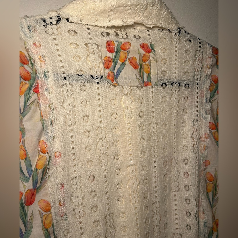 POL Tulip and Cream Lace Button-Up Top - Picture 7 of 11